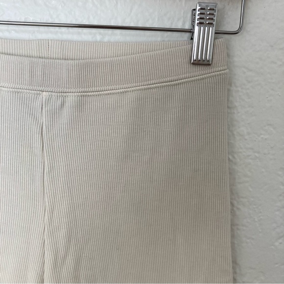 White Fox Offstage Ribbed Bike Shorts in Vanilla, Size S - Picture 3 of 6